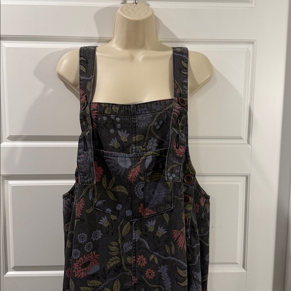 Easel High Hopes Slouchy Denim Overalls medium NWOT - Picture 4 of 9